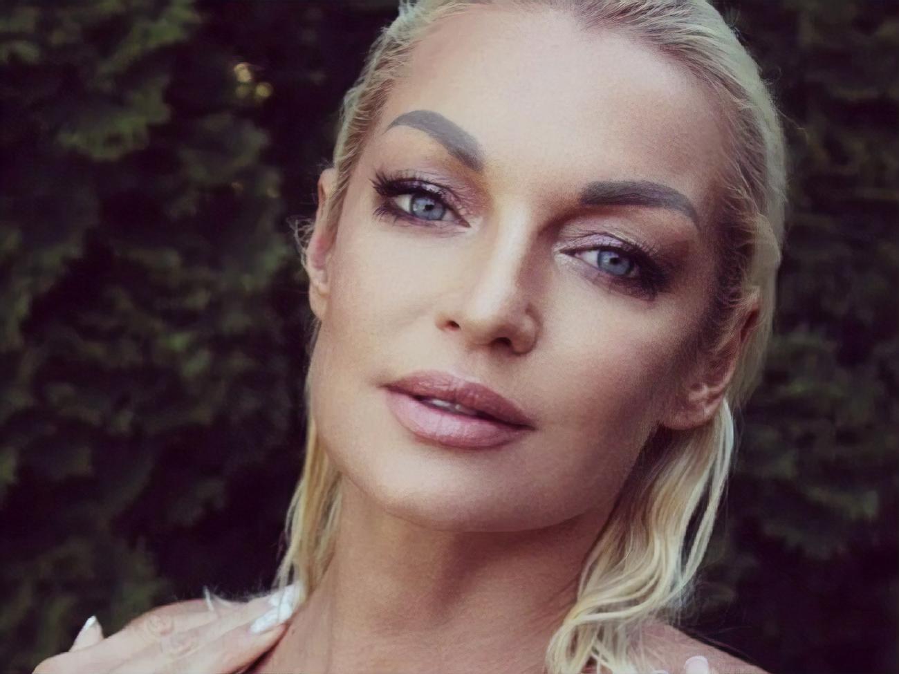 Волочкова:&nbsp;А я вам как нравлюсь больше? На песке или на снегу?