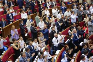 Лидирует в рейтинге "Слуга народа"