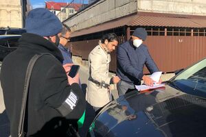 Леросу підозру вручали біля його будинку