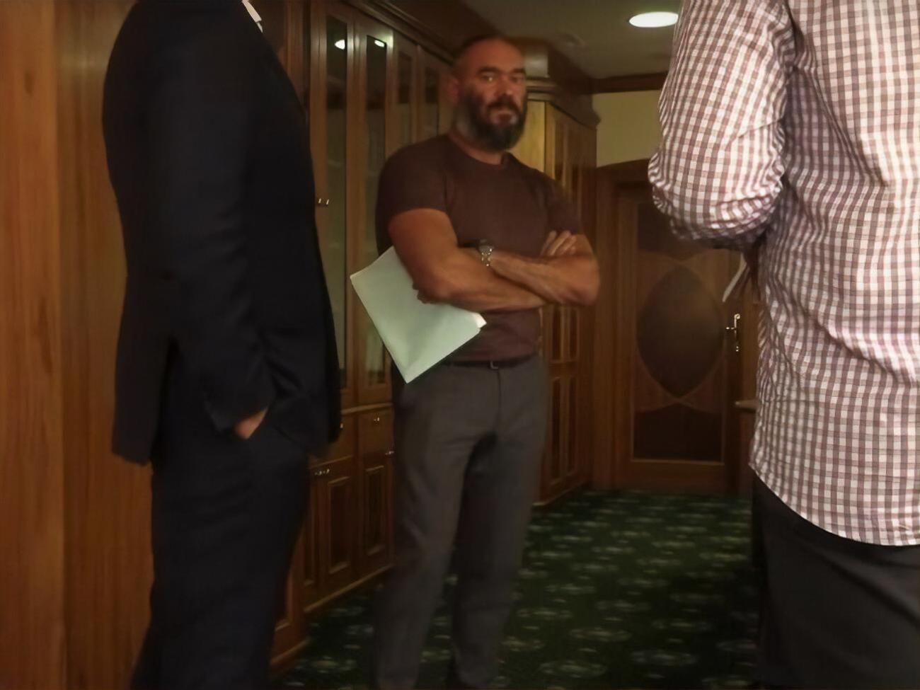 Журналистам "Схем" удалось зафиксировать нападение сотрудников "Укрэксимбанка"