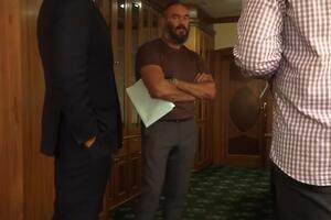 Журналистам "Схем" удалось зафиксировать нападение сотрудников "Укрэксимбанка"