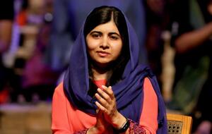 Юсуфзай (в центре) вышла замуж за пакистанца Малика (справа)