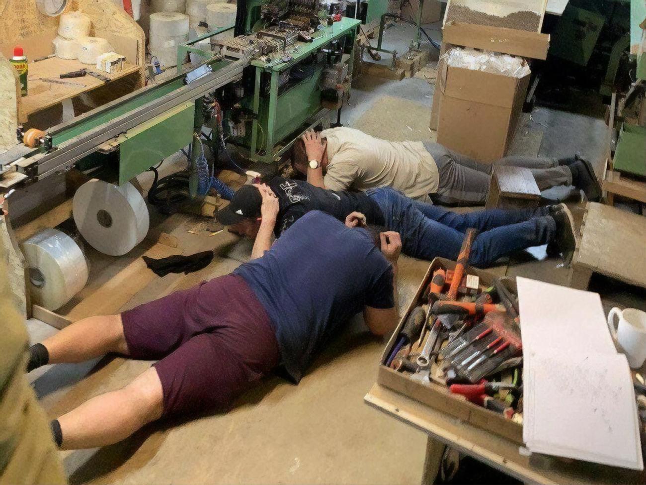 Все работники цеха родом из Кременчуга, сообщил журналист