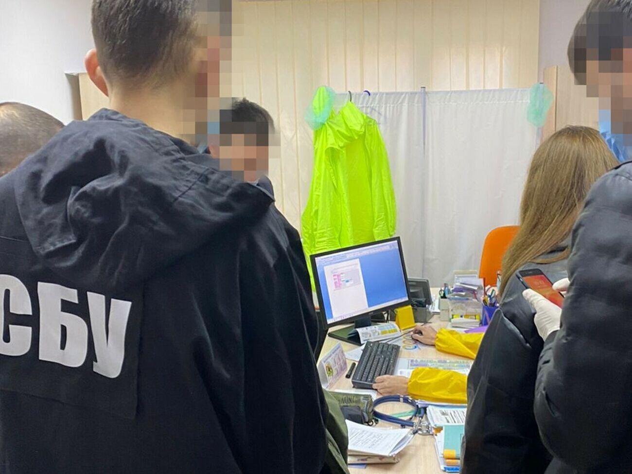 Правоохранители провели обыски&nbsp;по адресам работы и фактического проживания фигурантов
