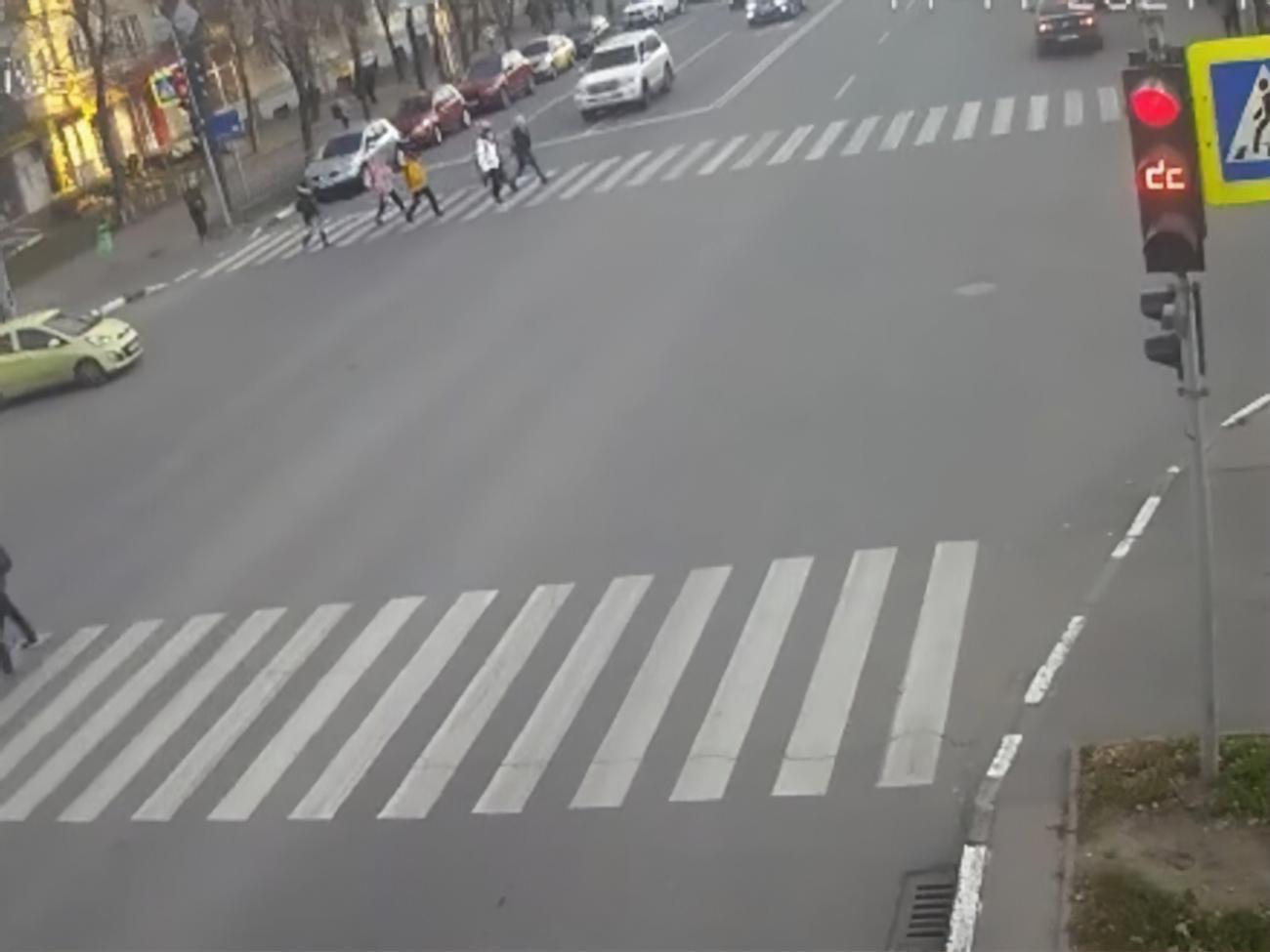 Водій Toyota, який збив дітей на переході, їхав на червоне світло. Монастирський пообіцяв, що "негідник обов'язково буде відповідати"