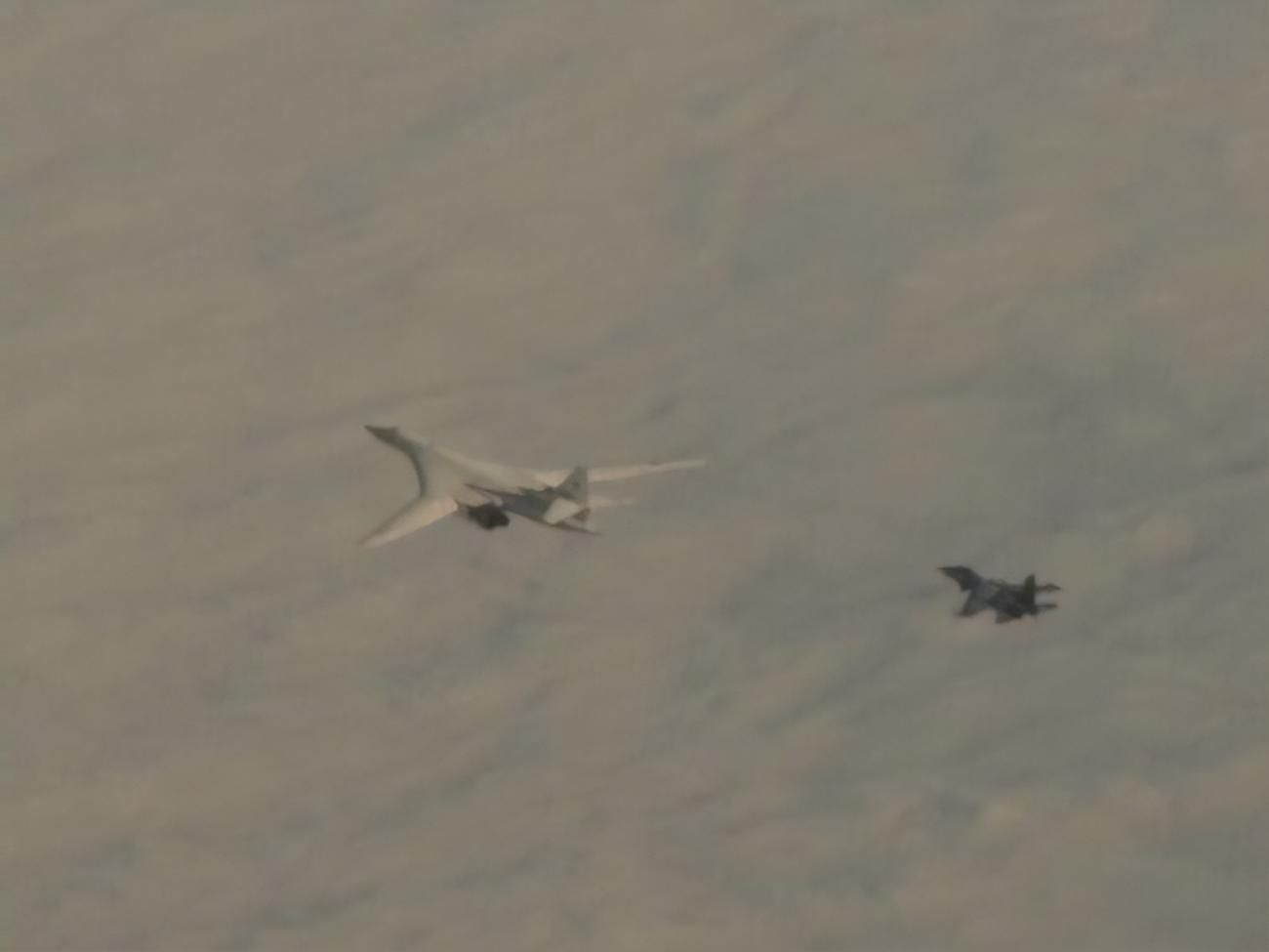 11 ноября ракетоносцы Ту-160 ВКС России отработали взаимодействие с белорусскими Су-30 в небе над Беларусью, отметили в минобороны РФ