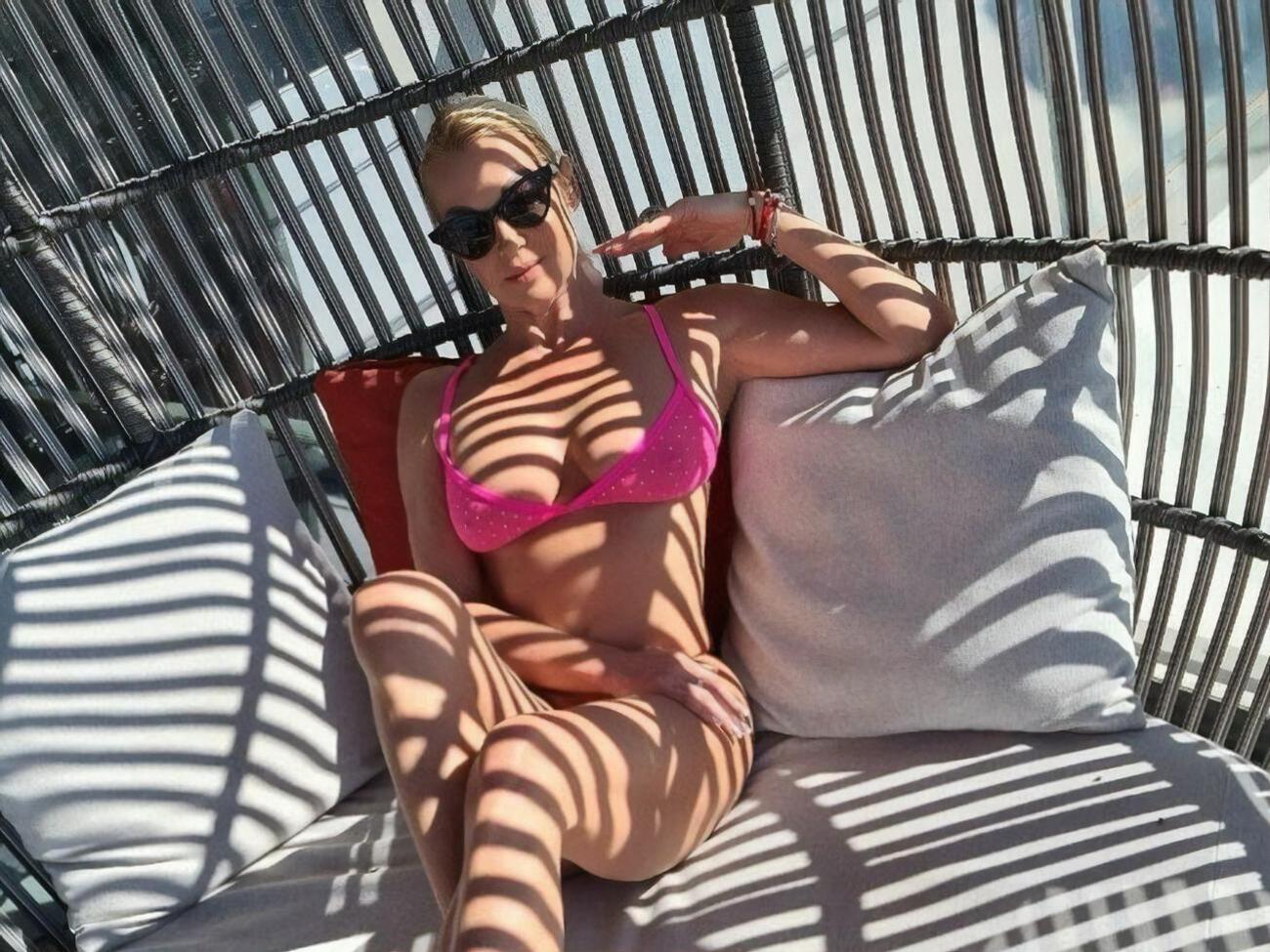 Уперше протягом тривалого часу Волочкова показала своє фото не зі шпагатом і в бікіні, а у класичному вбранні