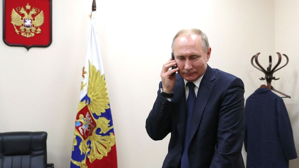 Путін (на фото) провів телефонну розмову з Меркель