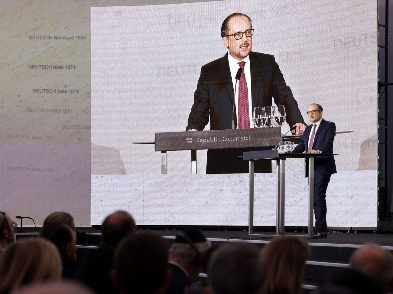 По словам канцлера, уровень вакцинации в Австрии "позорно низкий"