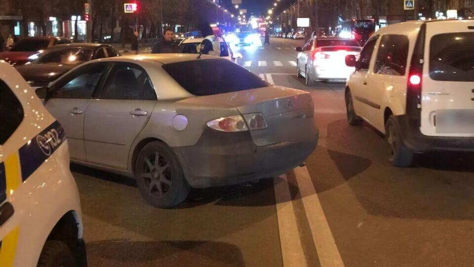 Полицейский и водитель Mazda, которая его сбила, госпитализированы