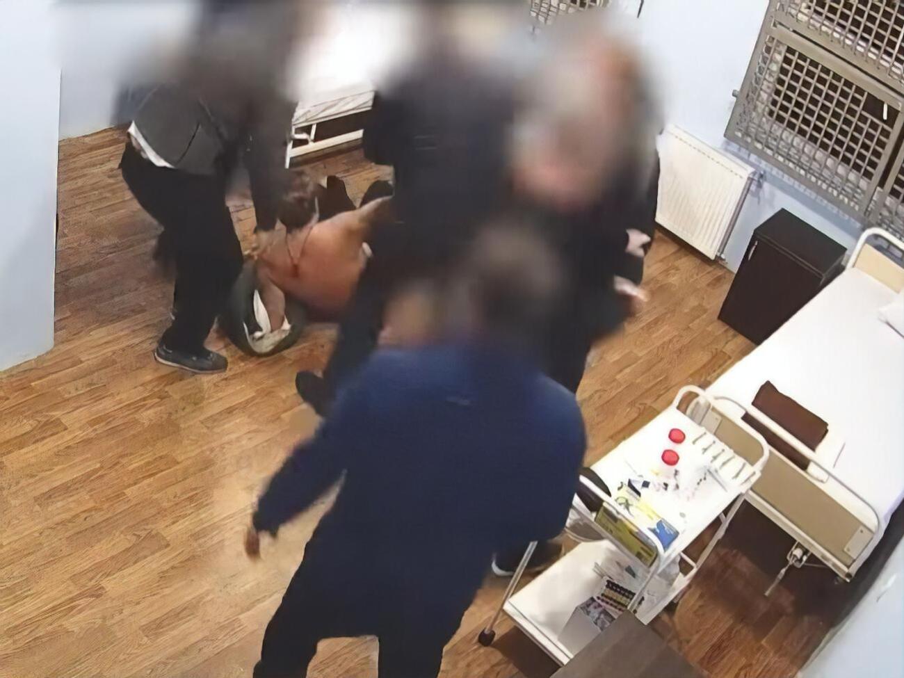 Видеозапись, опубликованная пенитенциарной службой, свидетельствует о жестоком обращении с Саакашвили, заявила украинский омбудсмен