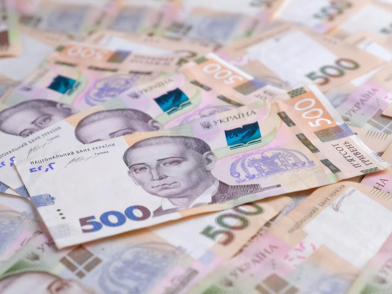 Гривня щодо долара подешевшала на чотири копійки – з 26,06 грн/$ до 26,10 грн/$