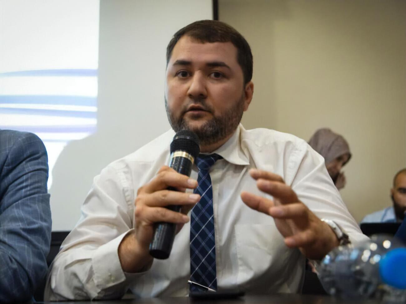 Адвокат Семедляєв відмовився роздягнутися для огляду. "Так, мені треба твої труси побачити",&nbsp;&ndash; заявляв адвокату російський поліцейський у Криму