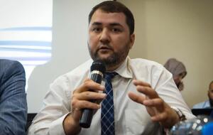 Адвокат Семедляєв відмовився роздягнутися для огляду. "Так, мені треба твої труси побачити", – заявляв адвокату російський поліцейський у Криму