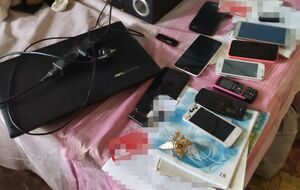 В ходе обысков правоохранители обнаружили средства связи и ноутбук с доказательствами противоправной деятельности