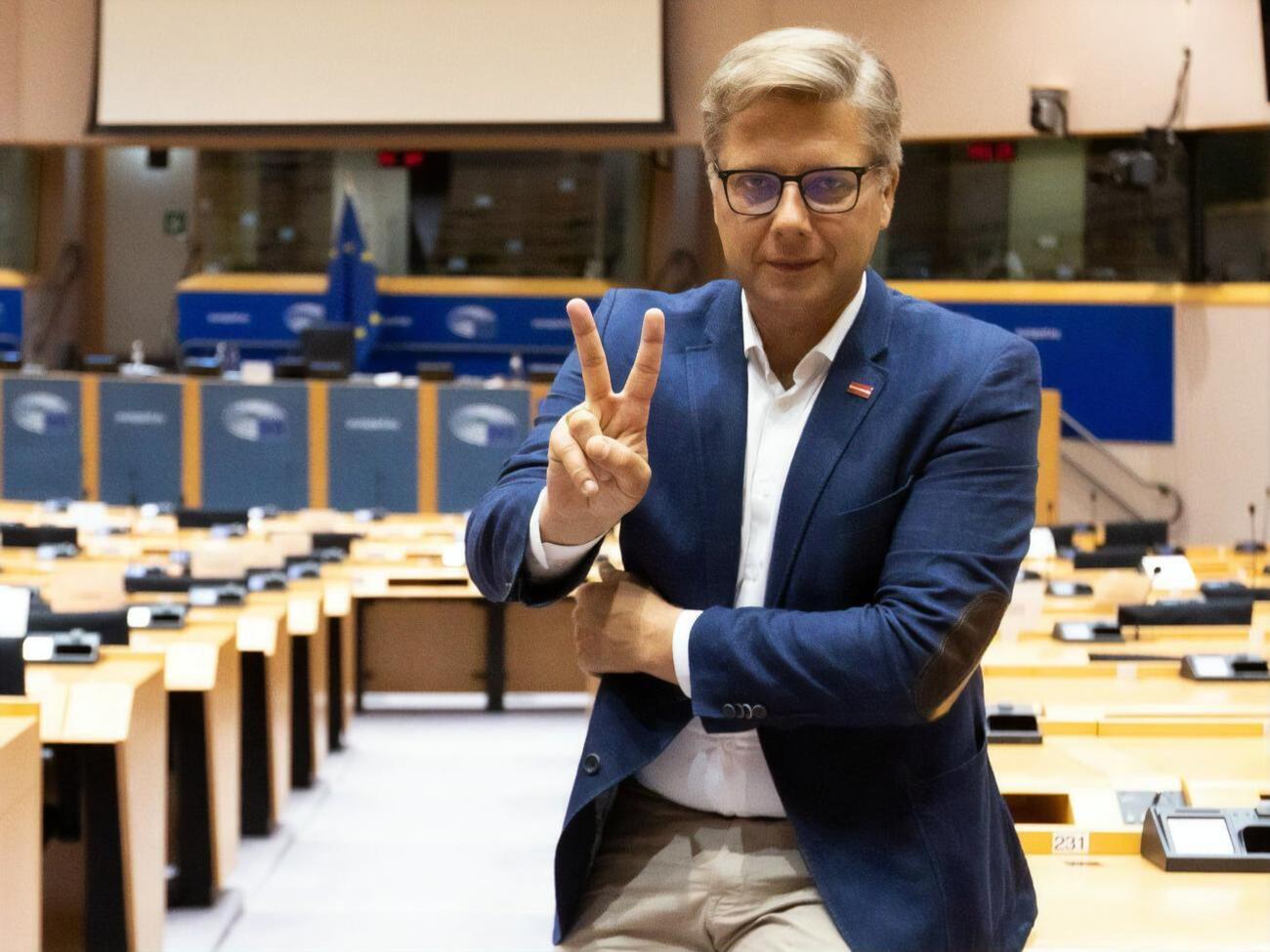 Нил Ушаков называет "комичными и абсурдными" обвинения в свой адрес