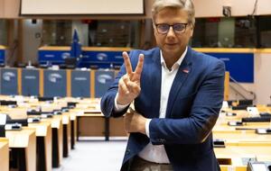 Нил Ушаков называет "комичными и абсурдными" обвинения в свой адрес