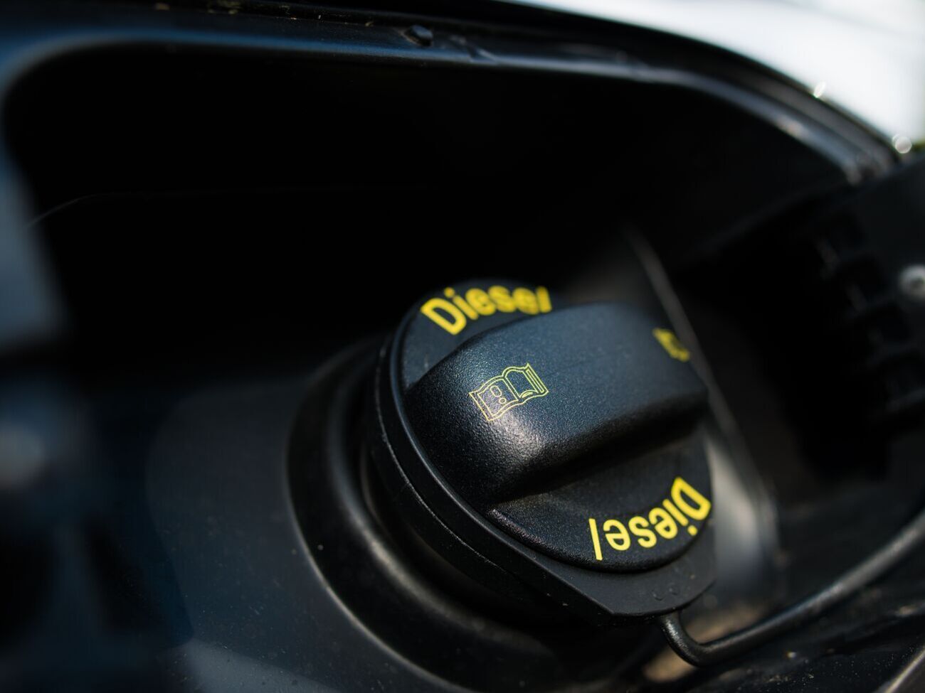 В качестве примеров эксперт Центра Разумкова привел формирование цен на газ и дизельное топливо для "Укрзалізниці" и бензин на АЗС