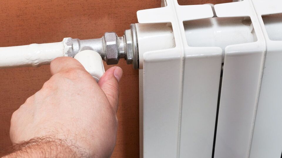 60,8% респондентов убеждены, что наибольшую ответственность за отопительный сезон несут центральные власти