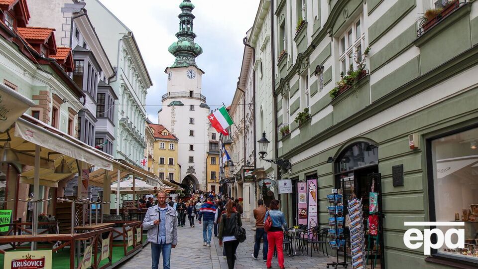 Вакцинированные украинцы могут посетить Братиславу