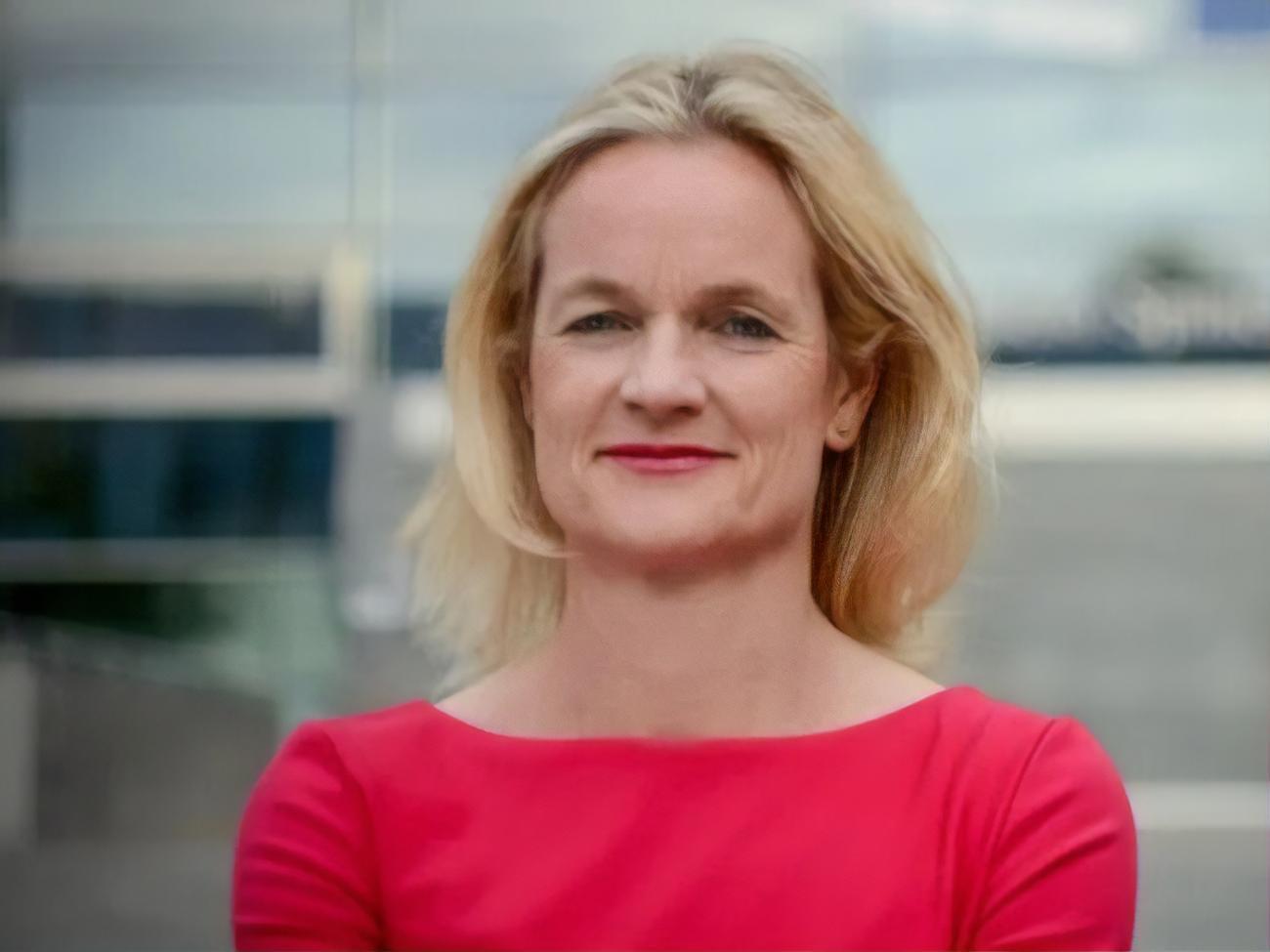 Виола фон Крамон:&nbsp;Вам нужно лучше платить сотрудникам в органах власти, в министерствах, в Раде, тогда у вас будут независимые органы. Сейчас все в руках олигархов