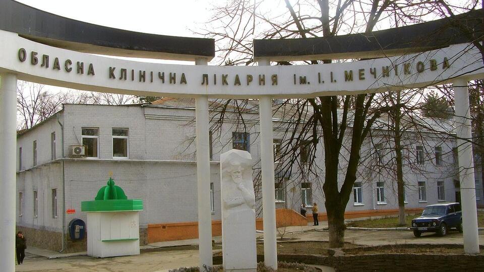 Детей женщина "традиционно желает рожать только в больнице Мечникова", рассказал главврач