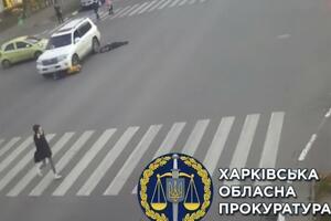 Водій позашляховика їхав на червоне, врізався у двох дітей і протягнув хлопчика, який опинився під колесами, через усе перехрестя