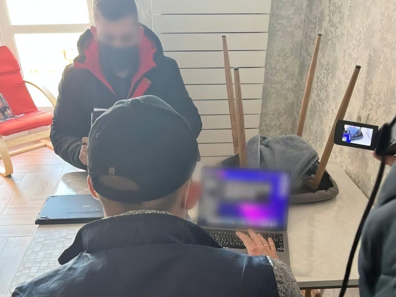 Інформацію про клієнтів турагентства зловмисник передавав третім особам