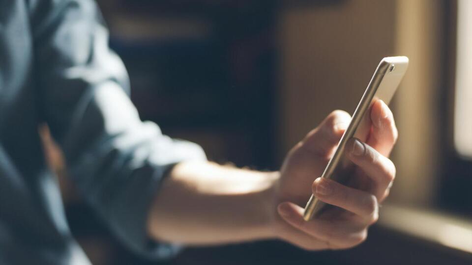 Адвокат повідомив про те, що підозрюваний може мати телефон і доступ до соцмереж