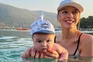 Фролова: Фотографируемся мы редко, но сразу много