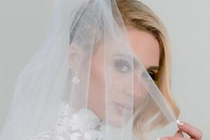 В день свадьбы Хилтон сменила четыре наряда