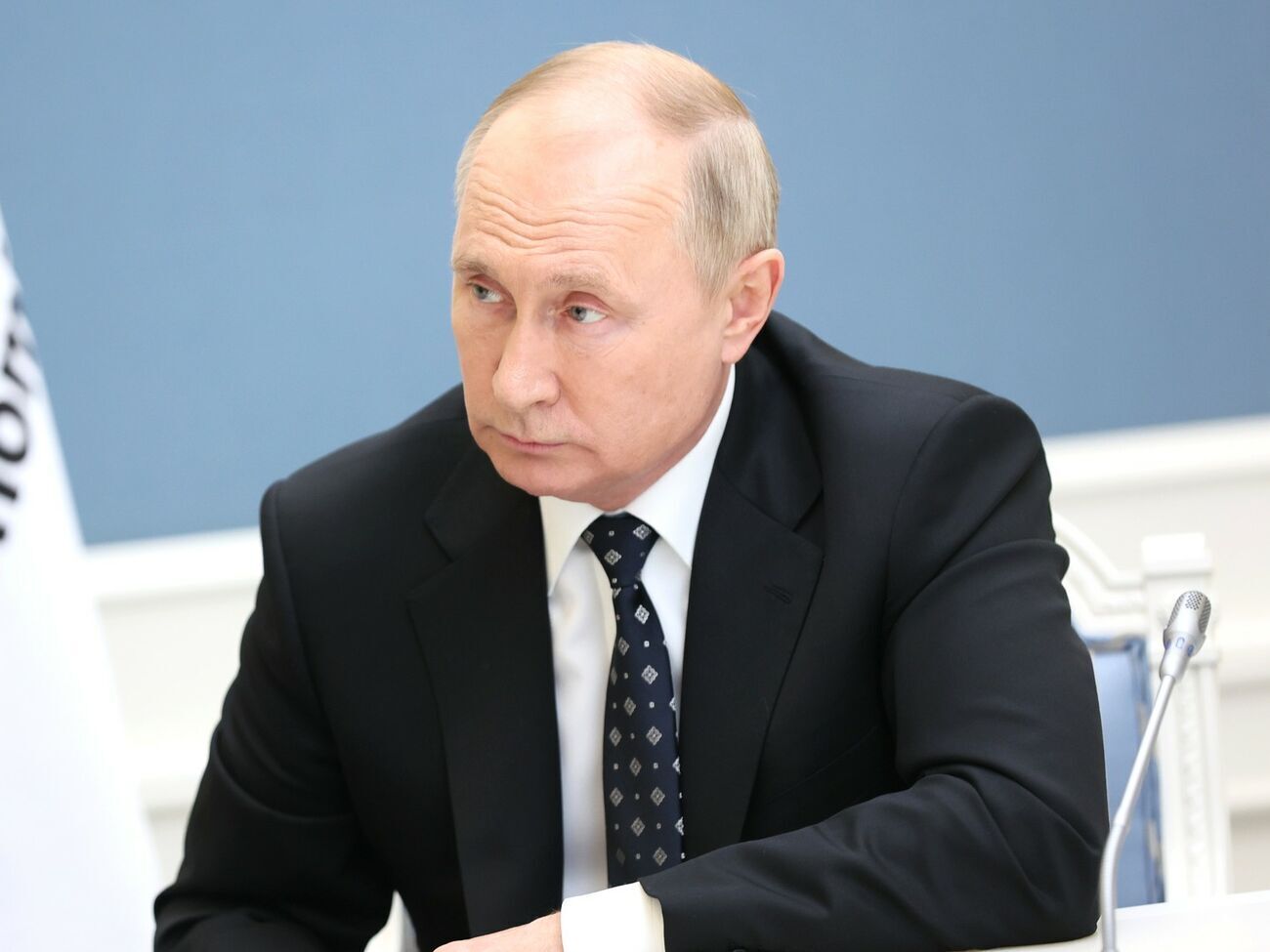 Путин (на фото) объяснил, почему с Лукашенко следует говорить Меркель