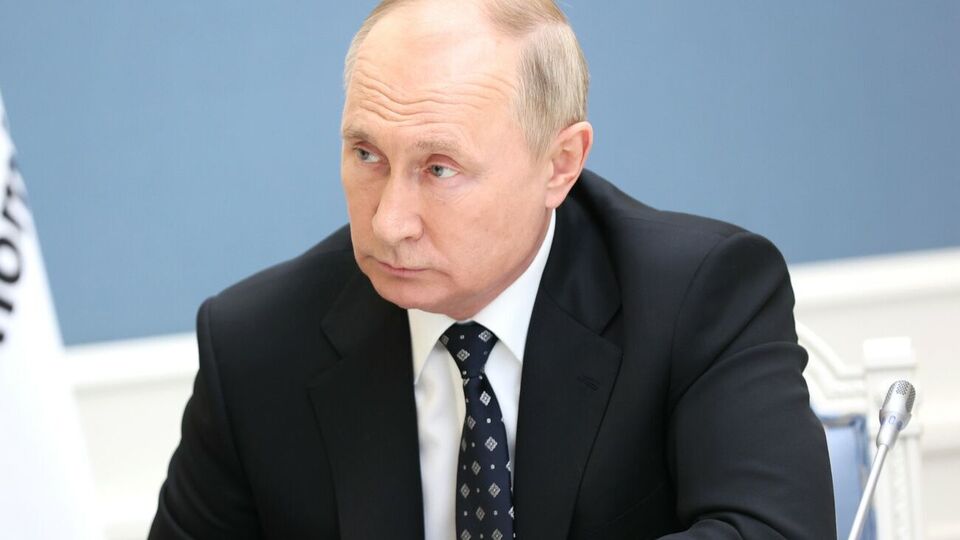 Путін (на фото) пояснив, чому з Лукашенком потрібно говорити Меркель