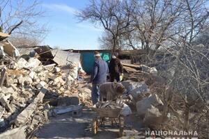 За даними поліції, внаслідок обстрілу пошкоджено дев'ять будинків, три з них повністю зруйновано