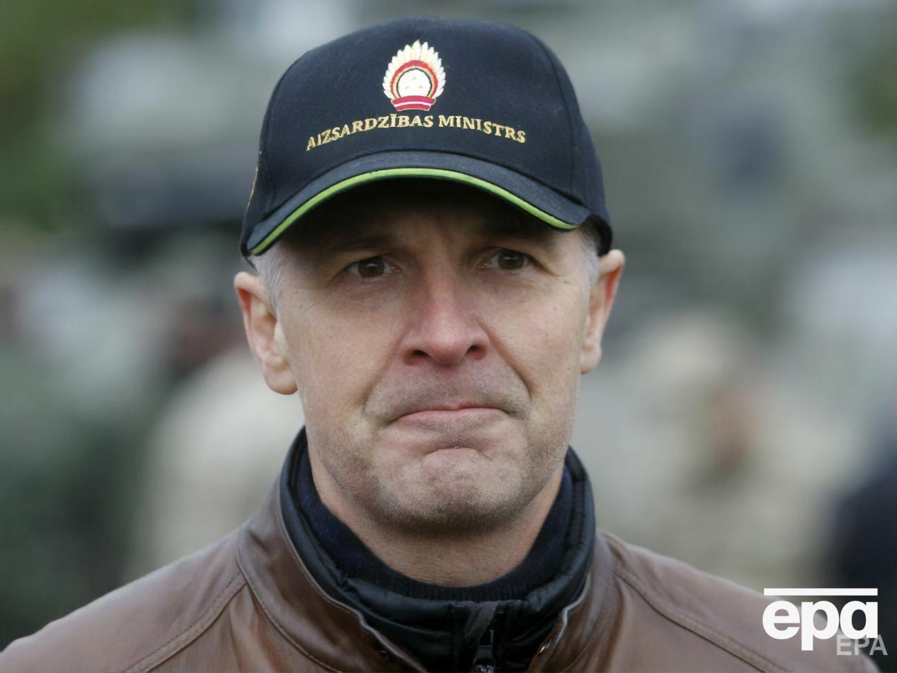 Пабрикс не исключил, что некоторые из находящихся в Беларуси групп мигрантов направятся к границе Латвии