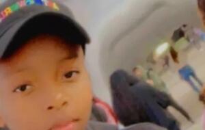 Мальчик был на концерте со своим отцом, но тот во время давки потерял сознание