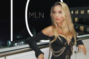 Певица показала, с какого ракурса удачно получается на фото