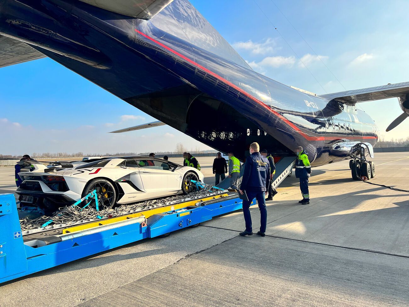 Lamborghini Aventador SJV и Rolls Royce Phantom были приобретены за счет средств, полученных в результате мошеннических действий