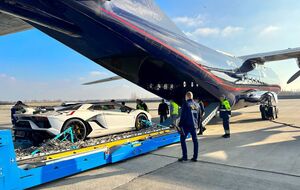 Lamborghini Aventador SJV и Rolls Royce Phantom были приобретены за счет средств, полученных в результате мошеннических действий