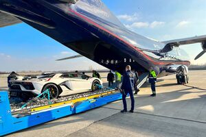 Lamborghini Aventador SJV та Rolls Royce Phantom придбали за рахунок коштів, отриманих унаслідок шахрайських дій