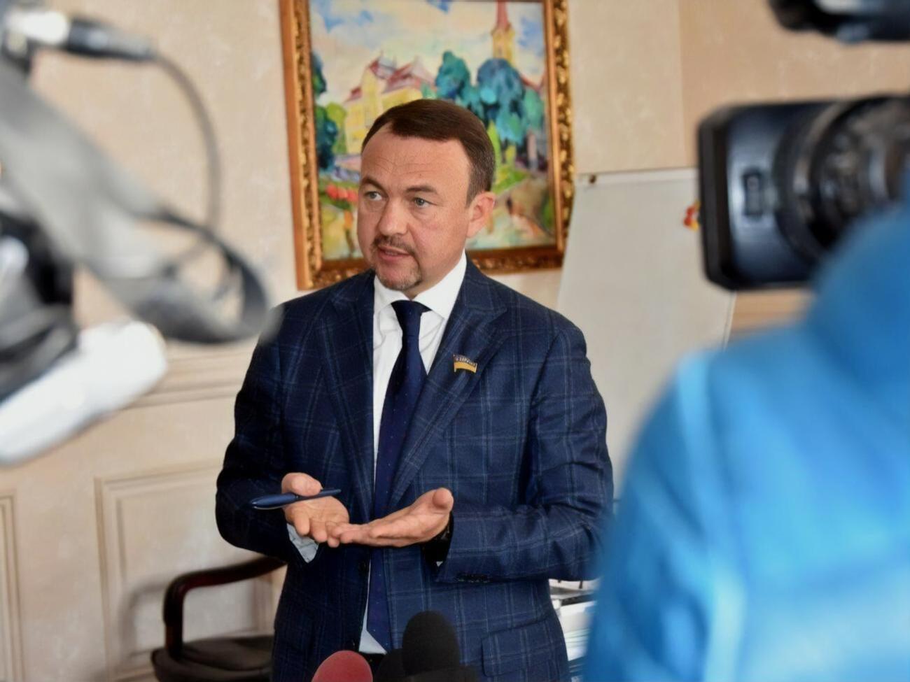 Петрова звільнили 15 листопада