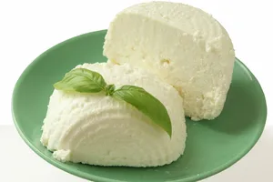 Із літра молока виходить 400 г сиру