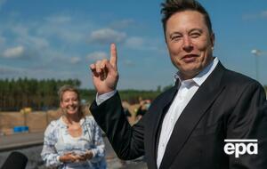 Ілон Маск продовжує продаж акцій Tesla