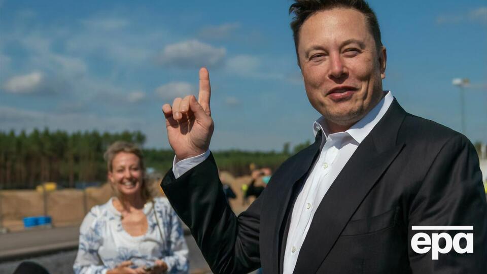 Ілон Маск продовжує продаж акцій Tesla