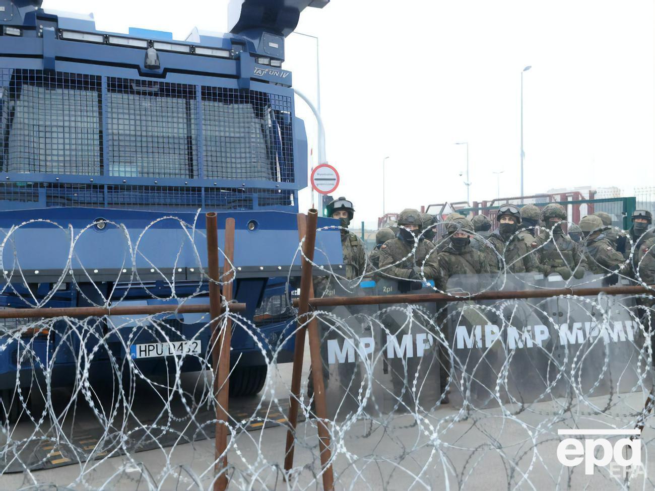 Міноборони Польщі звинувачує білоруські служби у сприянні мігрантам у незаконному перетині кордону