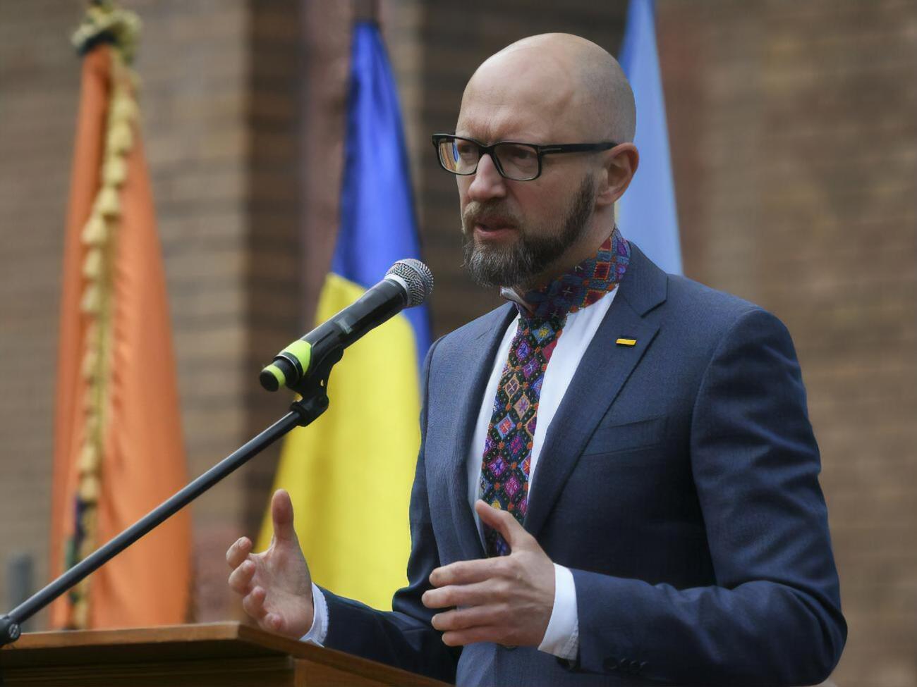 Яценюк (на фото) звернув увагу, що президент не сказав, хто купив вугілля