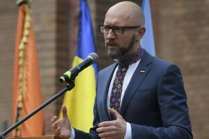 Яценюк (на фото) обратил внимание, что президент не сказал, кто купил уголь