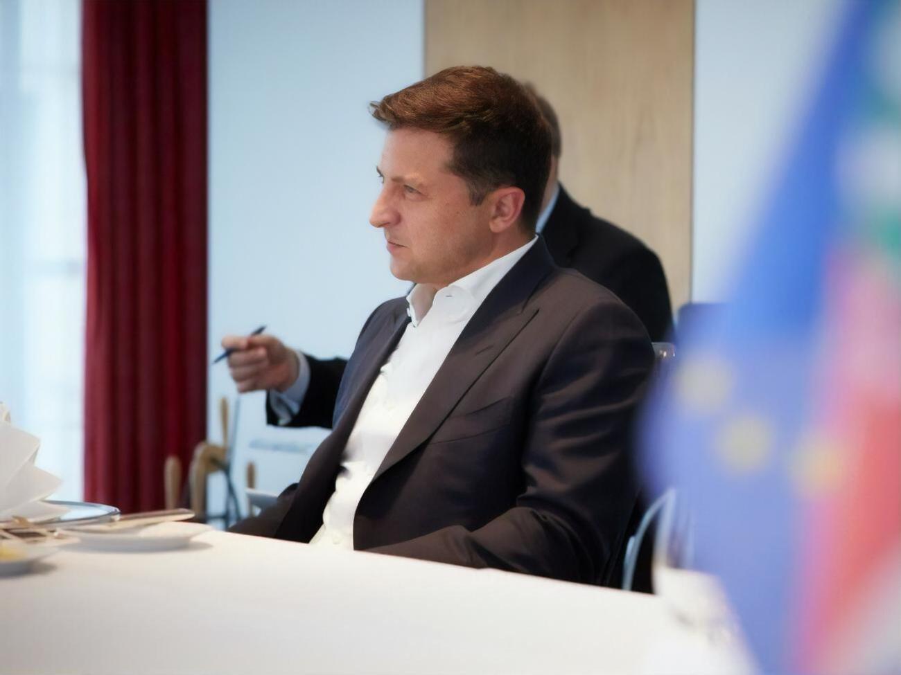 Зеленскому доверяют 38% украинцев