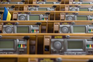 Корниенко отметил, что депутаты часто не досиживают до конца пленарного заседания