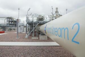 Штаб-квартира російської Nord Stream 2 AG розташована у Швейцарії, але німецькою частиною газопроводу має намір управляти дочірнє підприємство в Німеччині, яке поки що не відповідає вимогам ФРН